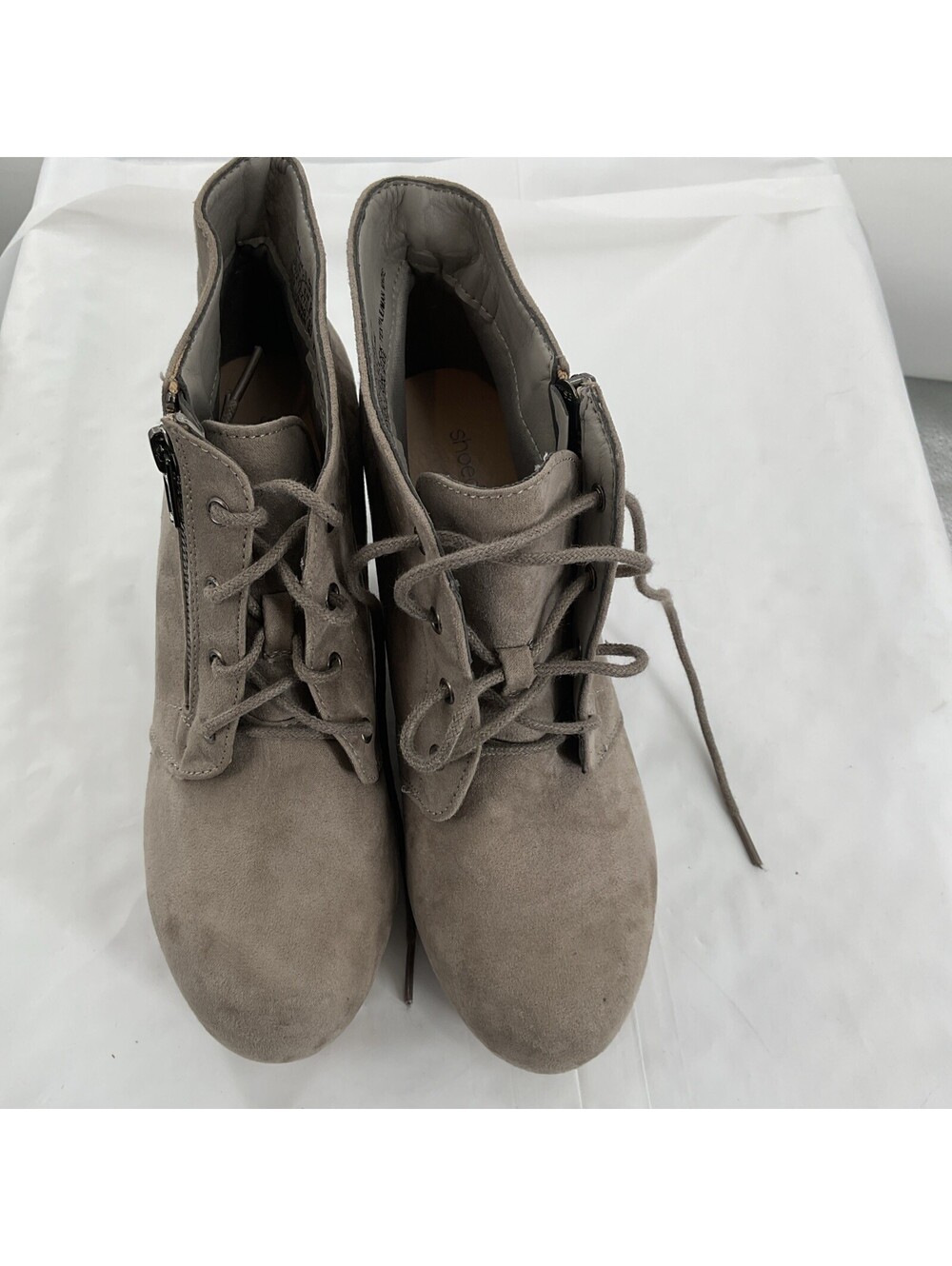 Shoedazzle Women’s Wedge Ankle Booties Size 7 1/2 Grey Zip And Tie 214